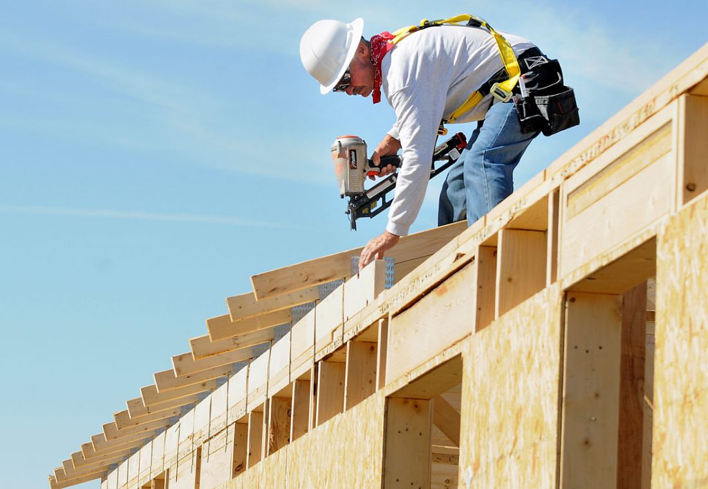 Preço médio da casa própria sobe pelo 32º mês consecutivo e m² construído  chega a R$ 8.262